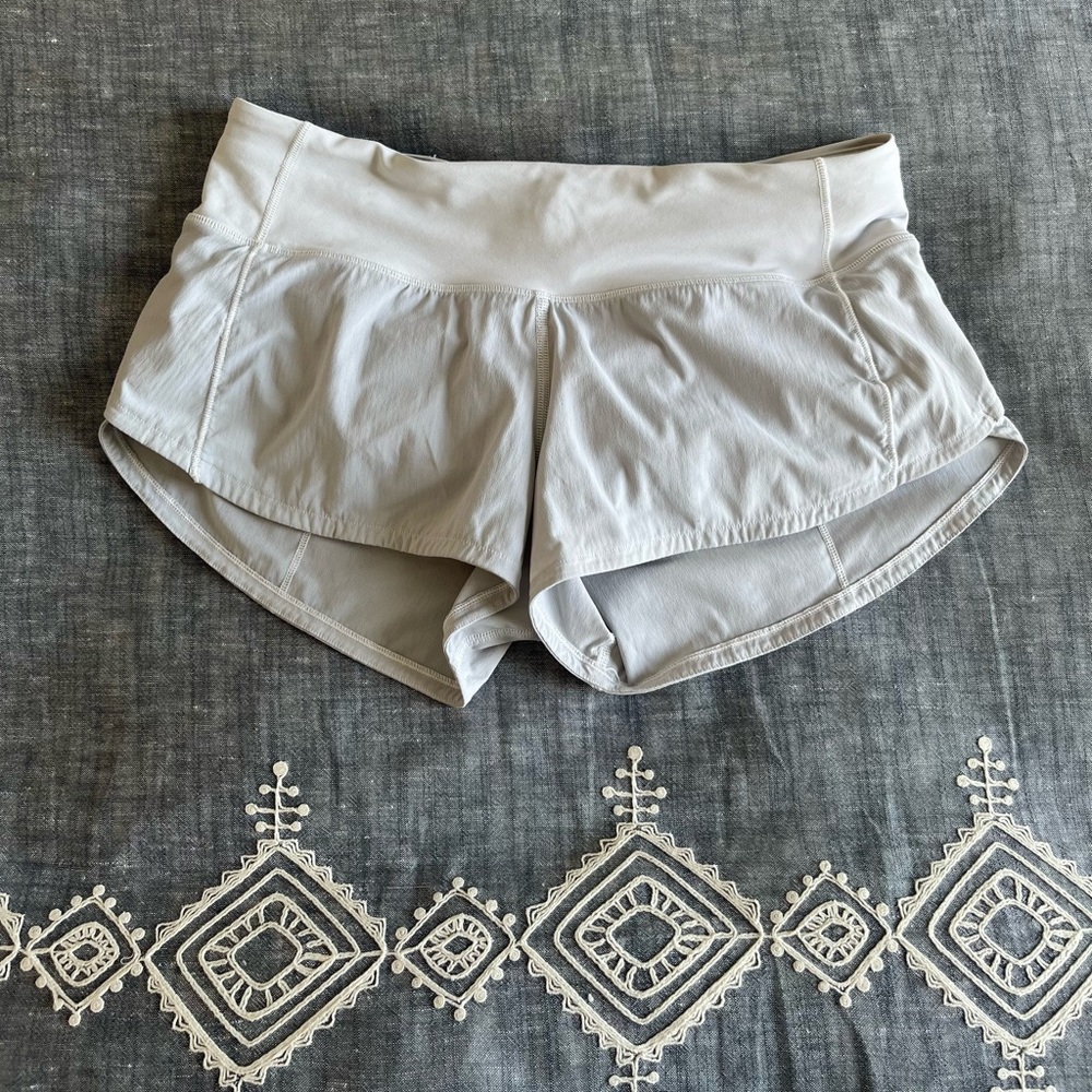 lululemon Women’s Training Speed Up Low-Rise Lined Short 2.5” Size 4
